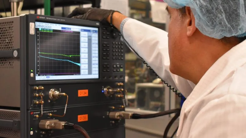 VLC Photonics Moves PIC Testing and Packaging to New Valencia Site